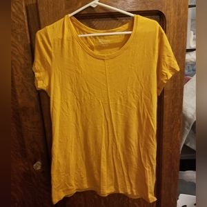 Mustard yellow tee
